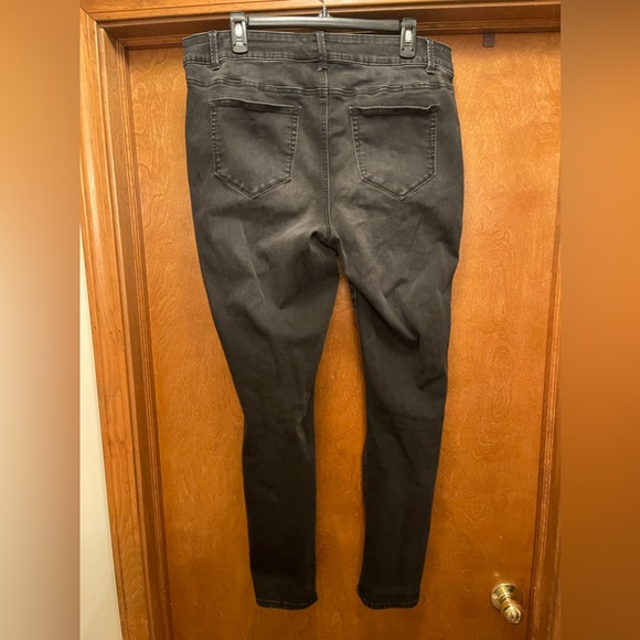 Maurice’s faded black jeggings (18LONG) - Picture 2 of 4